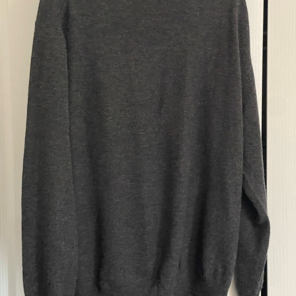 Cozy, comfortable, designer V-neck sweater, size XL. - Picture 4 of 7